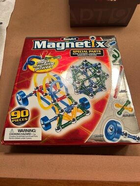 Magnetix 90-Piece Magnetic Building Set by RoseArt Special Parts
